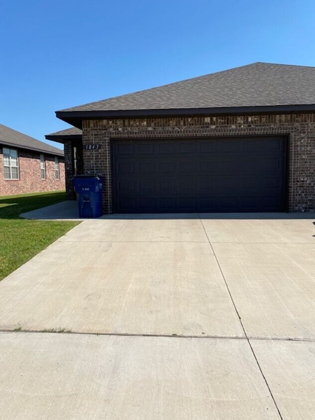 1843 Post Oak Rd, El Reno, OK 73036 House Rental in El Reno, OK