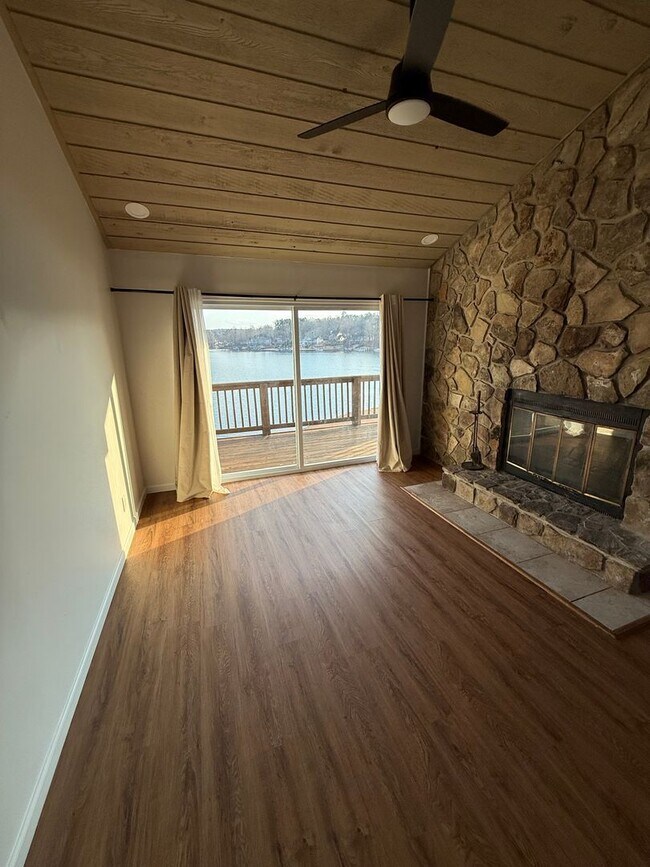 Foto del edificio - Lakefront Living at Fairfield Plantation