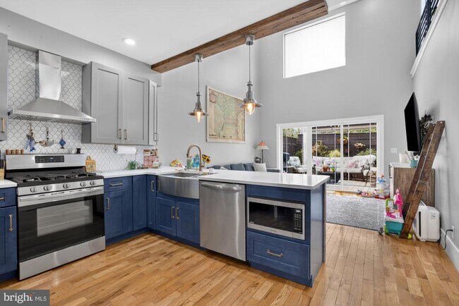 Foto del edificio - 2328 E Fletcher St