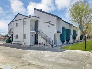 Building Photo - 714 N Sanders St