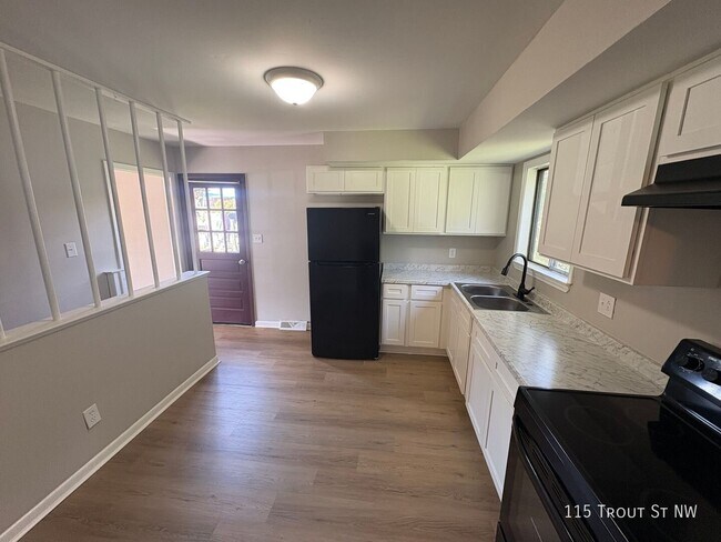 Foto del edificio - 115 Trout St NW