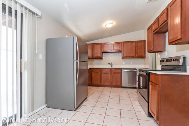 Building Photo - 3 br, 2 bath House - 1048 W Thurber Street