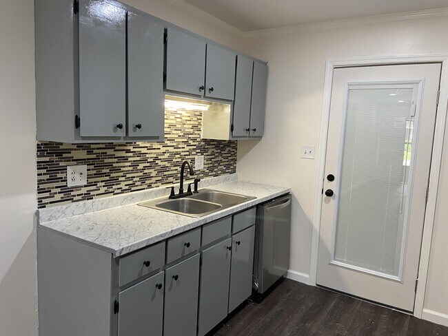 Foto del edificio - 2801 Jadan Pl