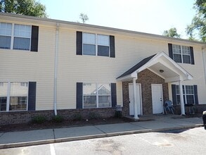 Building Photo - 3100 Dian Rd