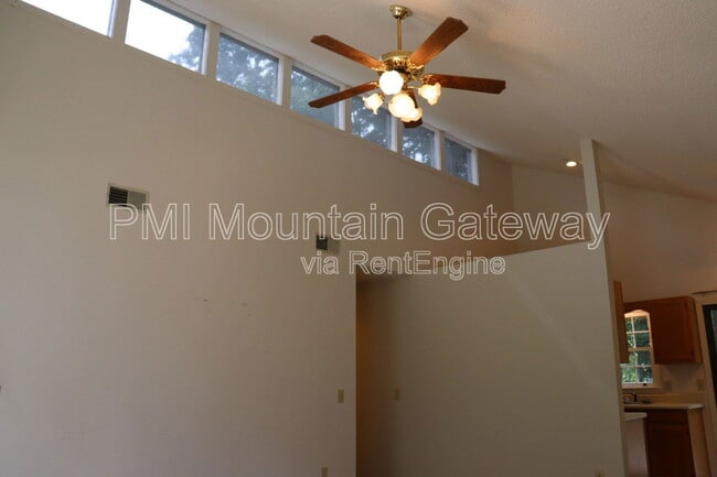 Building Photo - 48 Primrose Dr