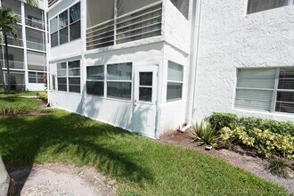 Building Photo - 3000 Sunrise Lakes Blvd