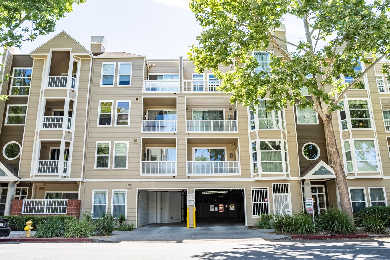 Primary Photo - 415 N 2nd St