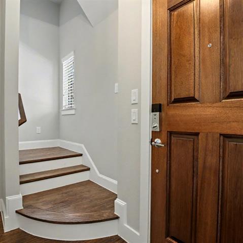 Foto del edificio - 736 N Plano Rd