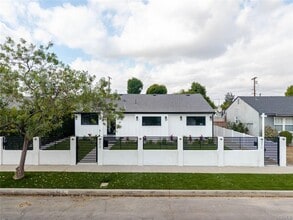Building Photo - 6219 Sylvia Ave