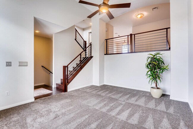 Foto del edificio - 2750 Fountain Ridge Ln