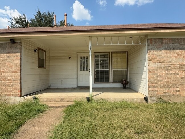 Photo - 920 N Bryan-Belt Line Rd House