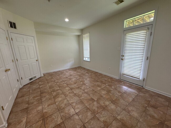 Foto del edificio - 1600 Oakridge Ln