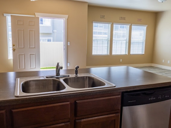 Building Photo - 1532 Venetian Way