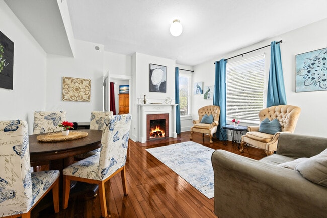 Building Photo - 205 SE 7th St