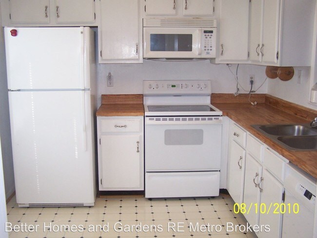 Building Photo - 2 br, 2.5 bath Apartment - 5039 Bell Drive