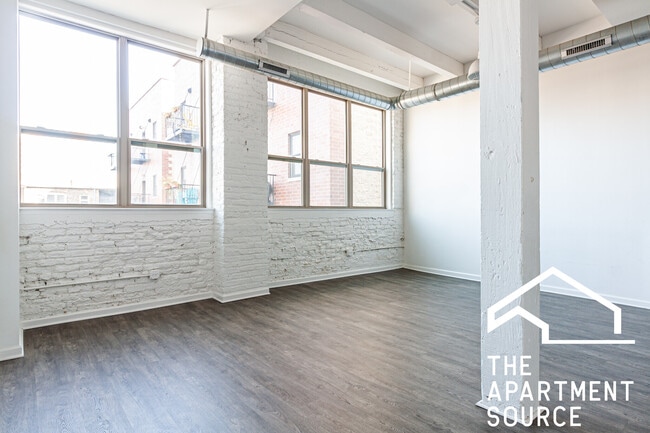 Building Photo - 930 W Dakin St