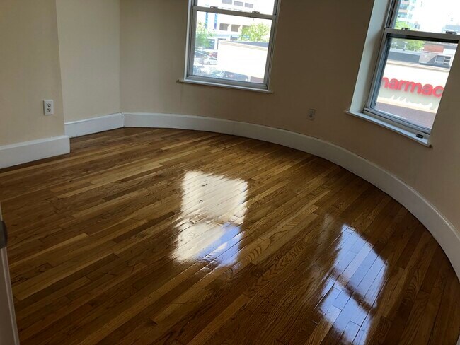 Foto del edificio - 885 Harrison Ave