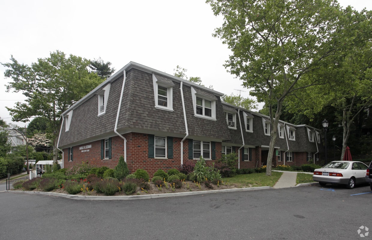 Primary Photo - 6 Butler St