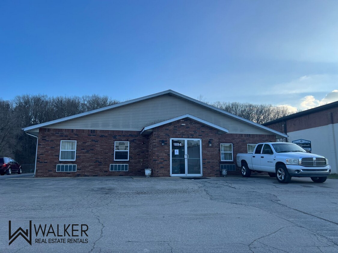 1809 W Historic 66 Unit 6, Waynesville, MO 65583 Room for Rent in