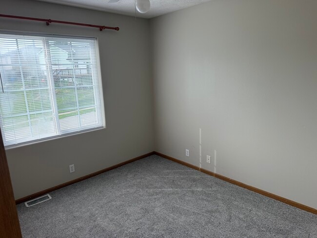 Building Photo - 5417 S 190th St