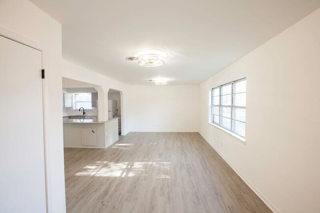 Foto del edificio - 3503 Loganwood Dr