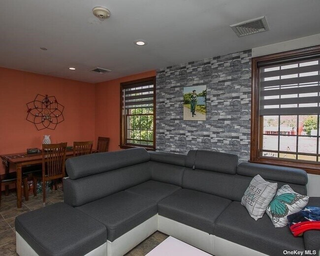 Foto del edificio - 730 W Montauk Hwy