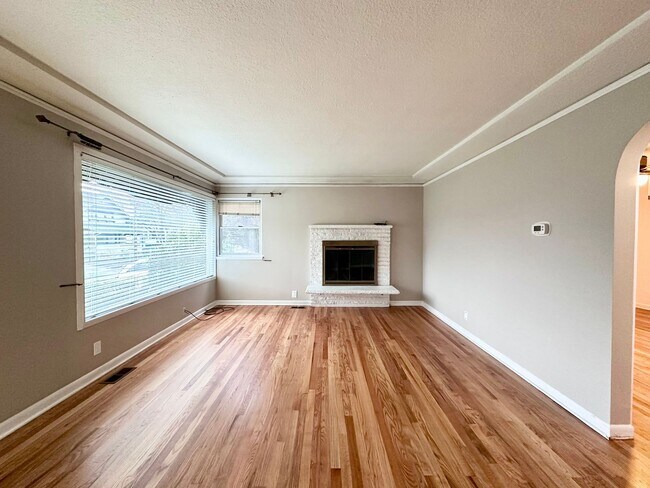 Foto del edificio - Bungalow Style Single-Family Home in Mt. Tabor Neighborhood