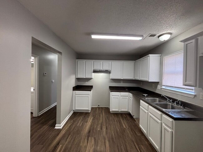 Building Photo - 7149 Charlton Way