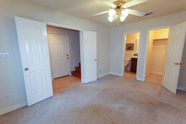 Building Photo - 5302 Blossom St