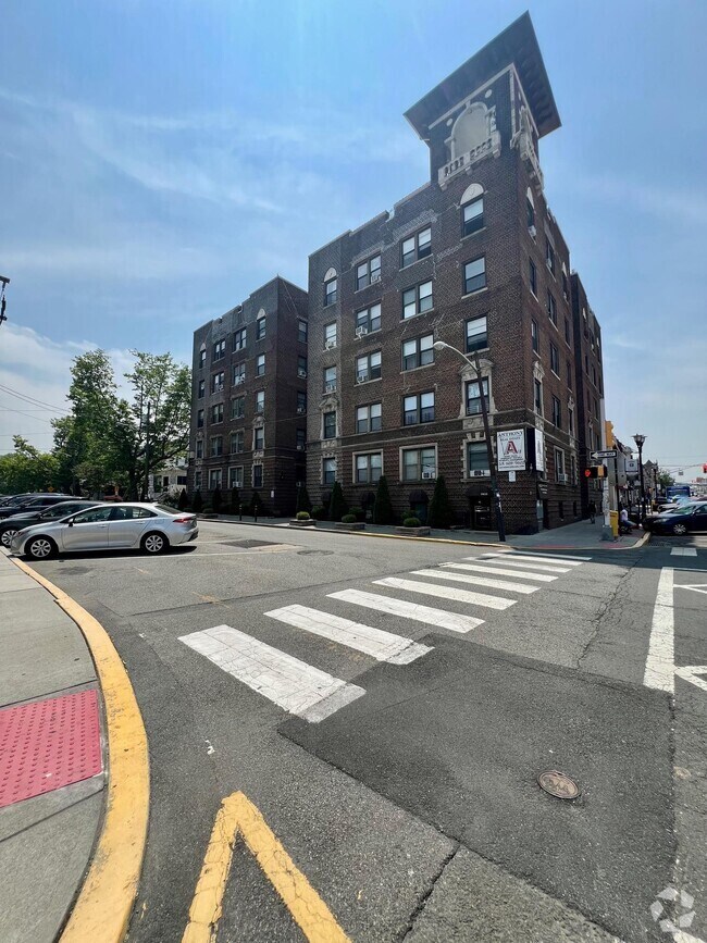 Building Photo - 435 79th St