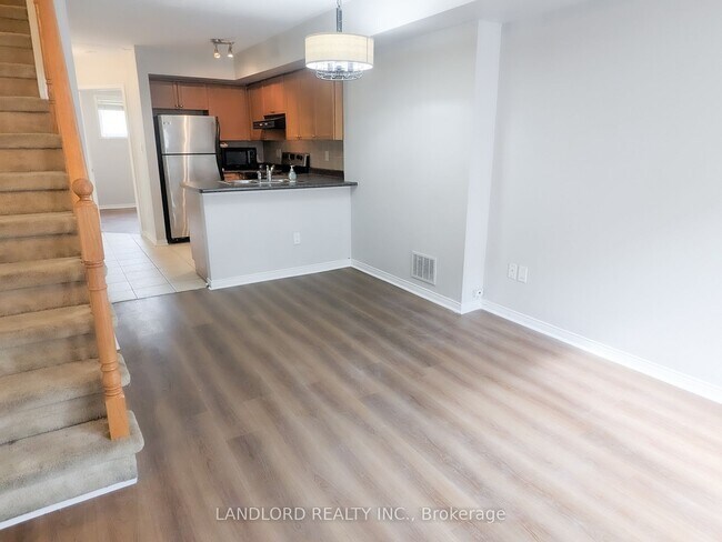 Building Photo - 65 Turntable Crescent