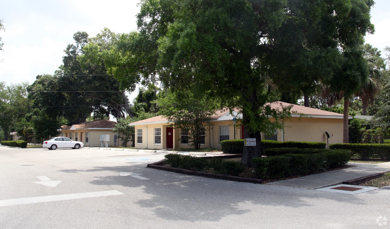 Foto del edificio - Holiday Heights Living Center