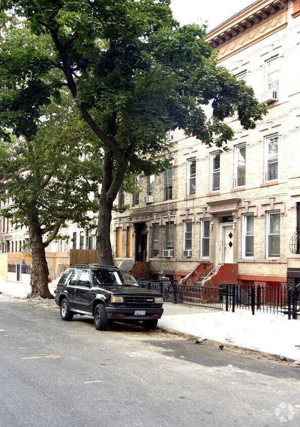 Primary Photo - 487 Chauncey Street