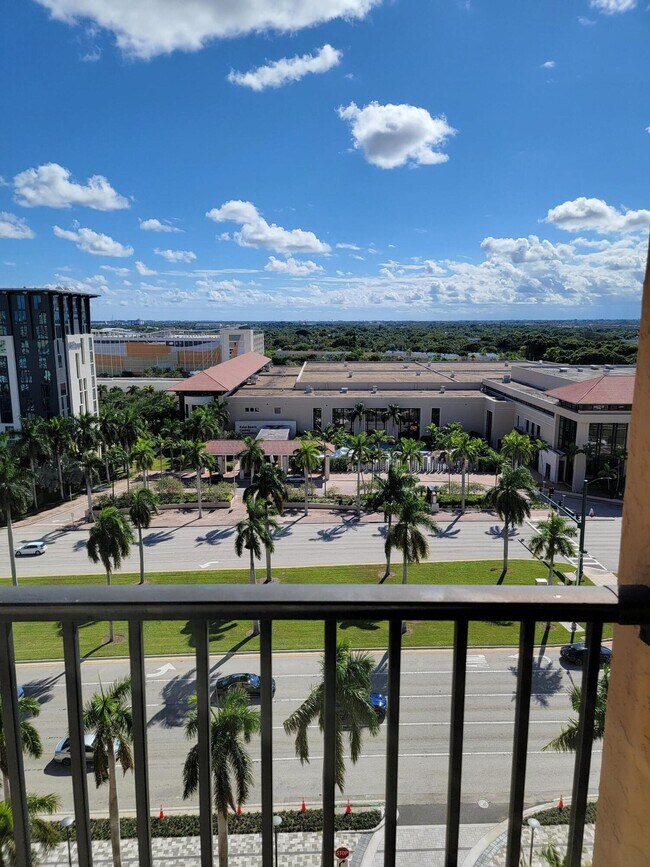 Foto del edificio - 651 Okeechobee Blvd