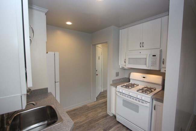 Building Photo - 1 bedroom in San Francisco CA 94115