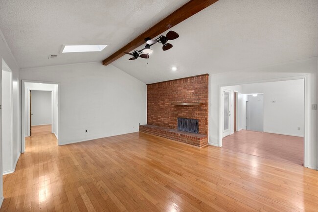 Building Photo - 6436 Ridglea Dr