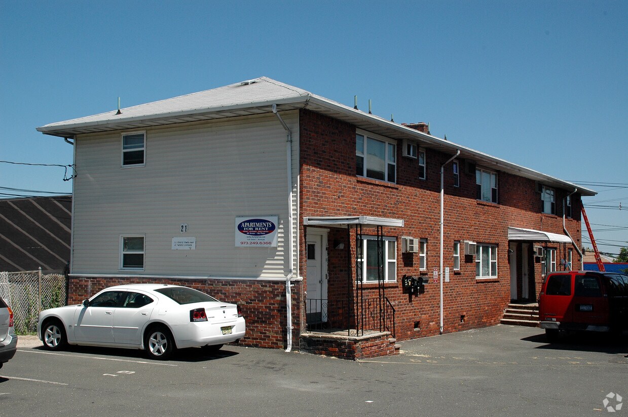 21 Pasadena Ave, Lodi, NJ 07644 Apartments in Lodi, NJ