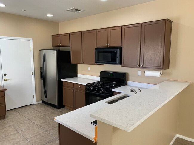 Foto del edificio - BEAUTIFUL  2 STORY 3 BEDROOM/ 3 BATH HOME ...