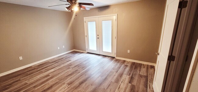 Building Photo - 1859 Fox Run Dr