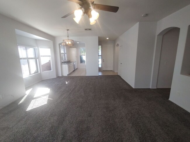 Building Photo - Beautiful 3 Bedroom 2 Bath - Gilbert