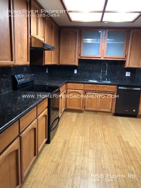 Building Photo - Wonderful Oasis Ready To Be Your Next Home!