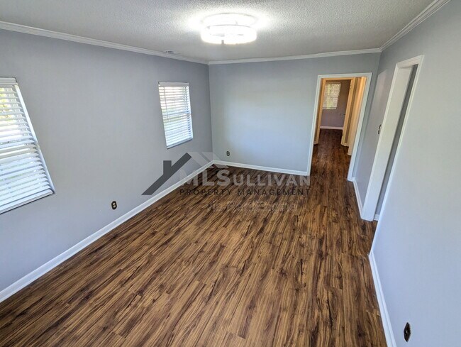 Building Photo - 901 Elmira Ave