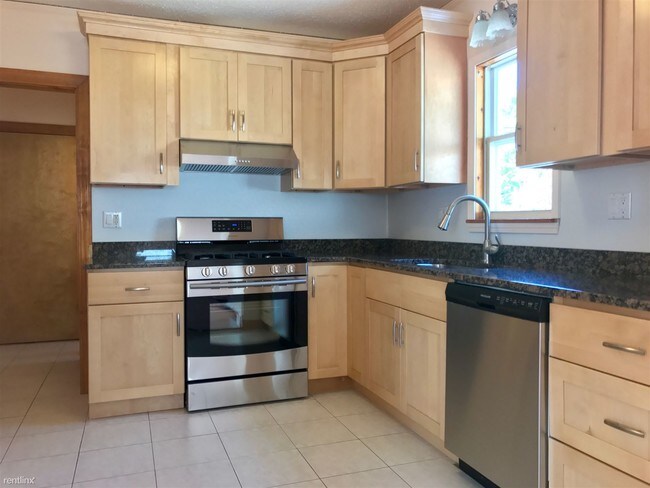 Building Photo - 2 br, 1 bath  - 53 Forest St # 2