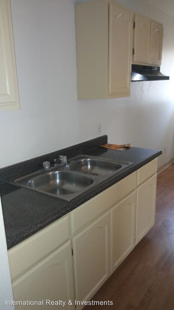 Foto del edificio - 1785 E 110th St