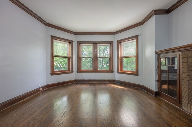Building Photo - 4018 N Maplewood Ave