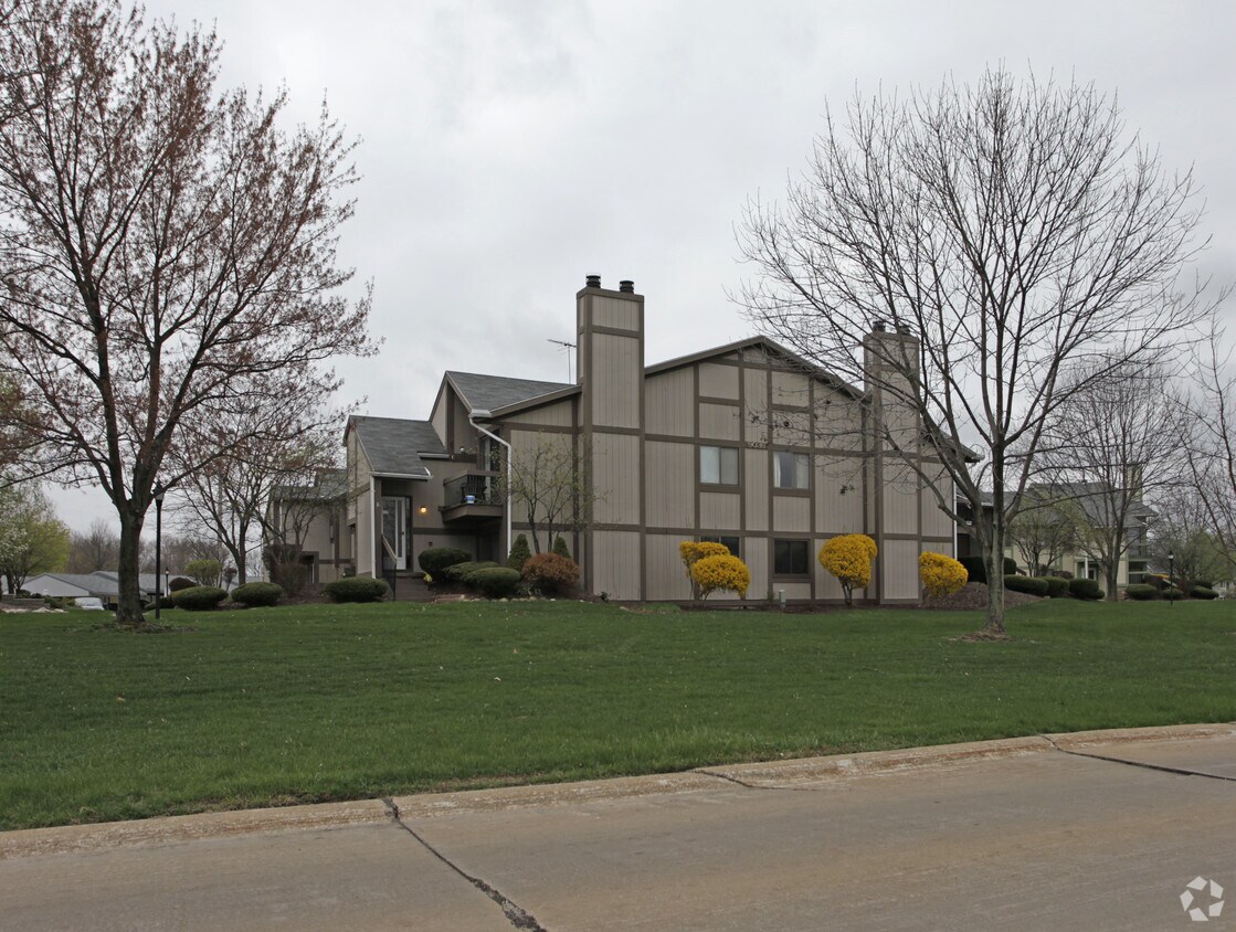 Foto del edificio - Portage Pointe Condominiums