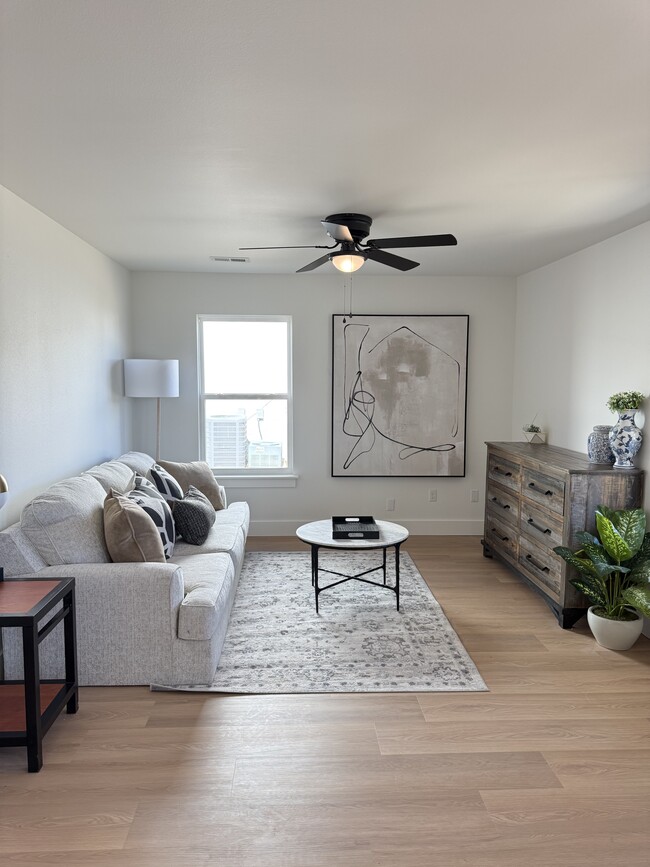 Foto del edificio - 1172 W Cato Springs Rd