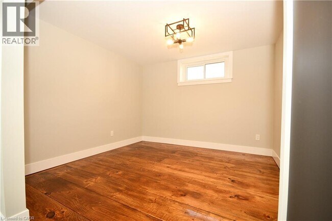 Building Photo - 118 Taylor Ave