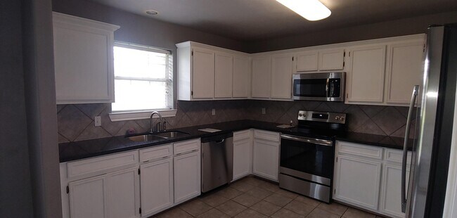 Foto del edificio - 8525 Sunflower Ln