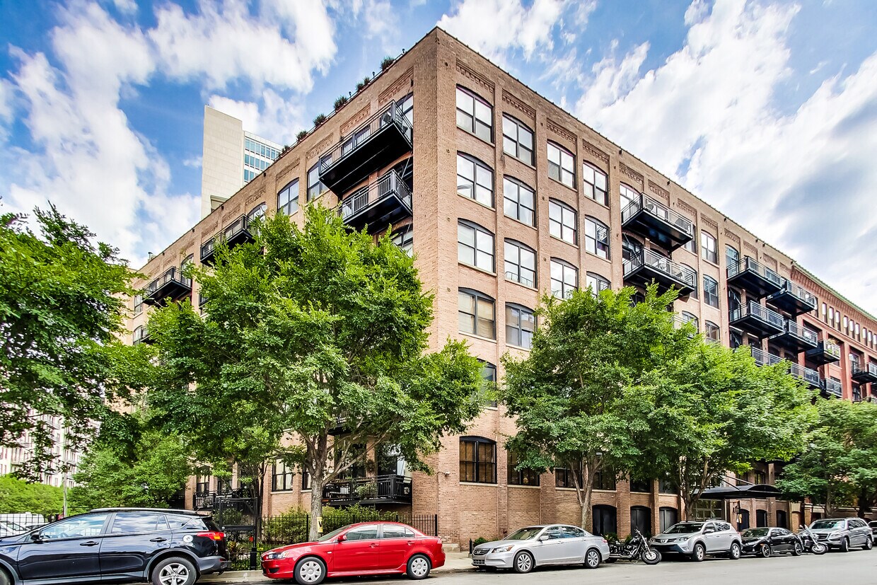 Primary Photo - 520 W Huron St